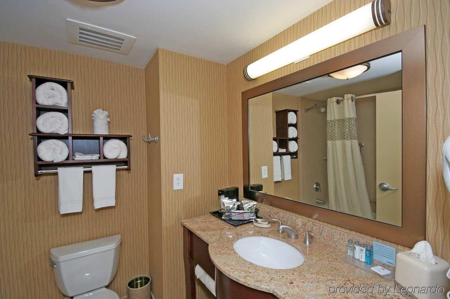 Hampton Inn & Suites Winston-Salem/University Area Habitación foto