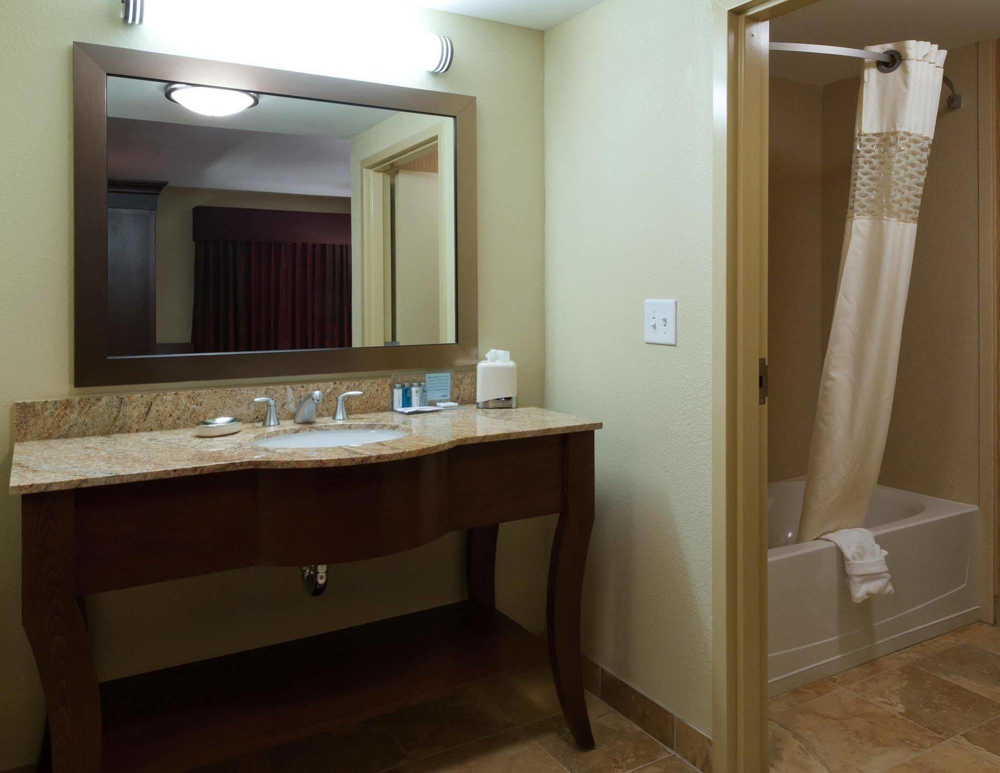 Hampton Inn & Suites Winston-Salem/University Area Habitación foto